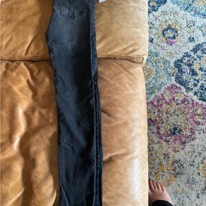 Joes Jeans the Tessa ankle. black denim.